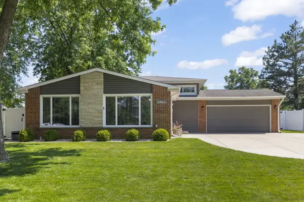 15W621 Diversey AVE, Elmhurst, IL 60126