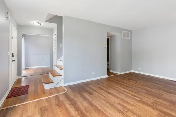 7348 Winthrop WAY #1, Downers Grove, IL 60516
