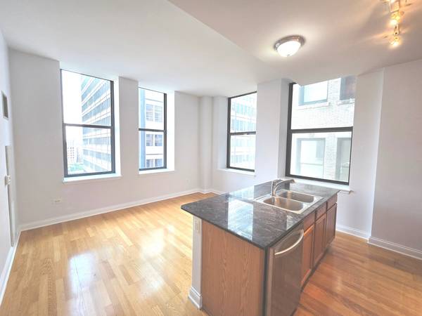 8 W MONROE ST #1800, Chicago, IL 60603