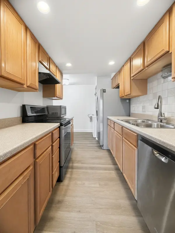 6340 AMERICANA DR #210, Willowbrook, IL 60527