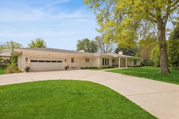14 Winfield CIR, Northfield, IL 60093