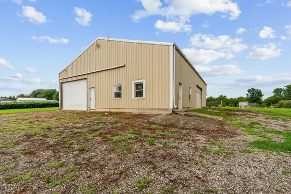 8353 Burns Hill RD, Clinton, IL 61727