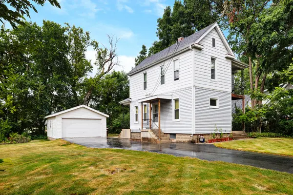 8320 Prospect ST, Woodstock, IL 60098