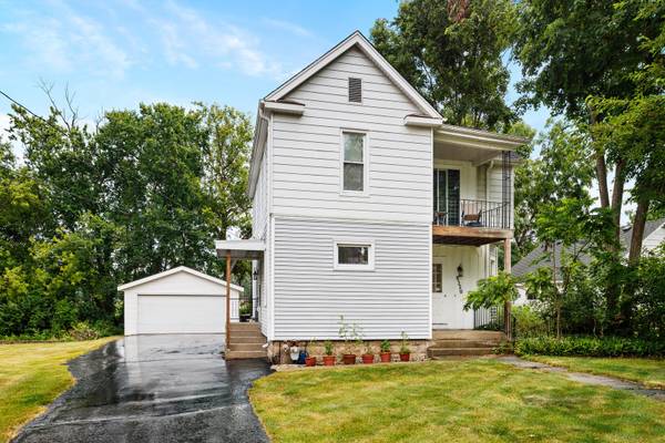 8320 Prospect ST, Woodstock, IL 60098