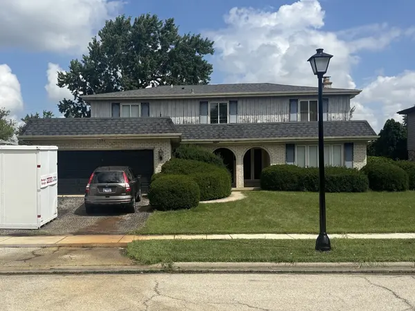 1034 W Compton PT, Addison, IL 60101