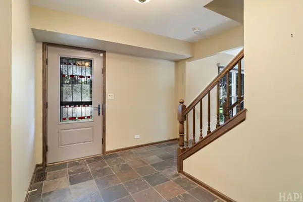 470 Highland Grove DR, Buffalo Grove, IL 60089