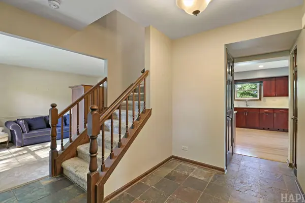 470 Highland Grove DR, Buffalo Grove, IL 60089