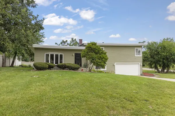 8230 W 85th ST, Hickory Hills, IL 60457