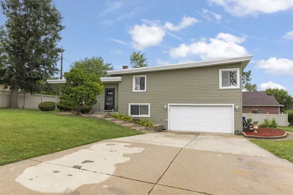 8230 W 85th ST, Hickory Hills, IL 60457