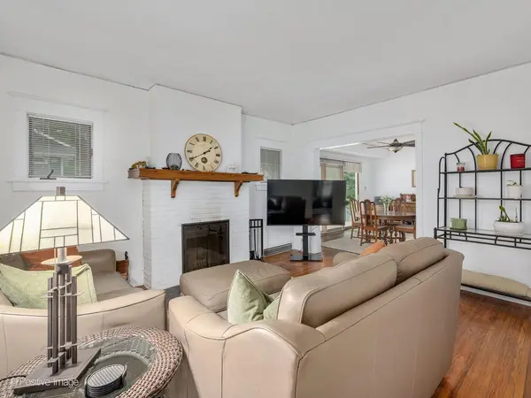 219 W Oak AVE, Wheaton, IL 60187