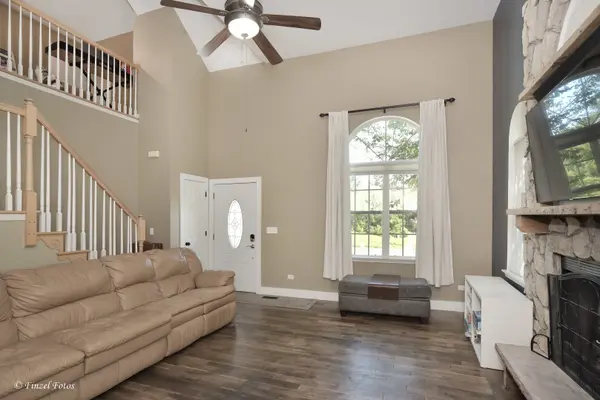 1290 Savanna LN, Woodstock, IL 60098