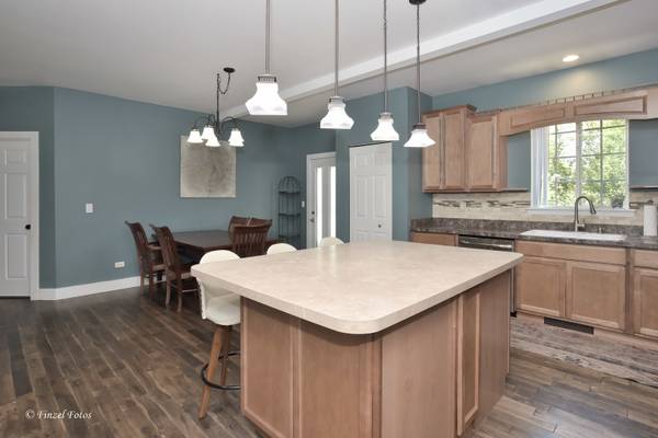 1290 Savanna LN, Woodstock, IL 60098