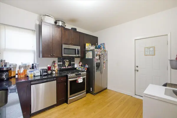 7065 N Wolcott AVE, Chicago, IL 60626