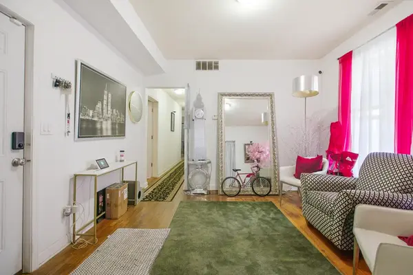 7065 N Wolcott AVE, Chicago, IL 60626