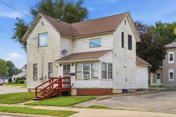 2 E 7th ST, Sterling, IL 61081