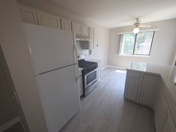 299 Pembridge LN #D2, Schaumburg, IL 60193