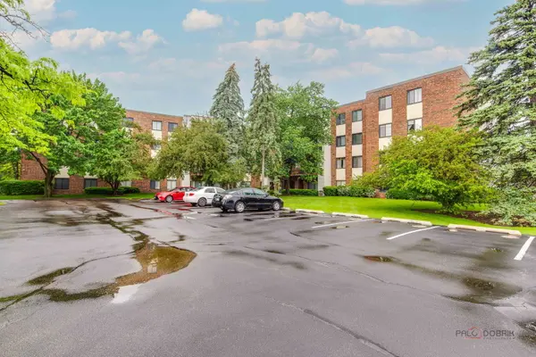 1500 Harbour DR #4Q, Wheeling, IL 60090