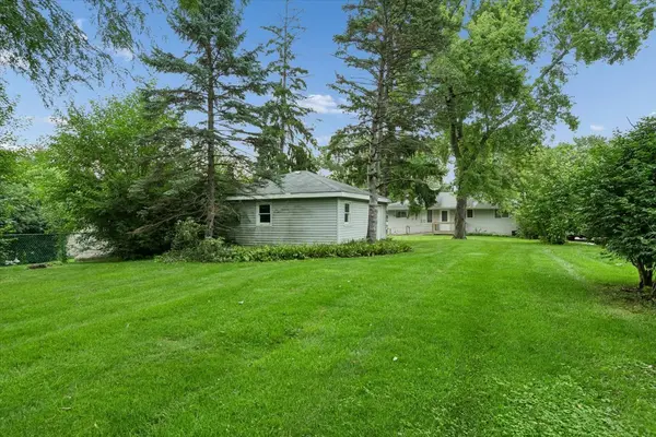 4812 Cumnor RD, Downers Grove, IL 60515