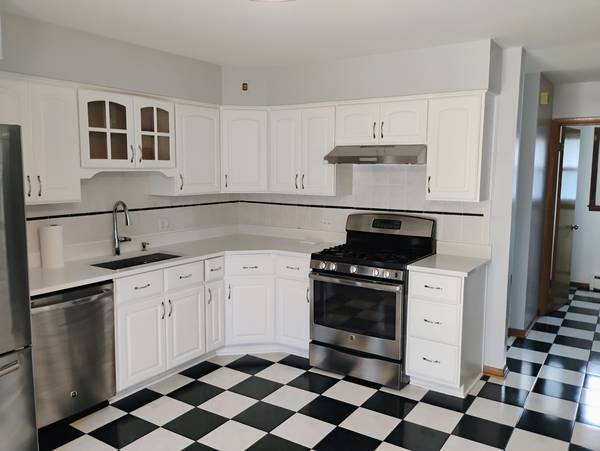 904 S Edward ST, Mount Prospect, IL 60056