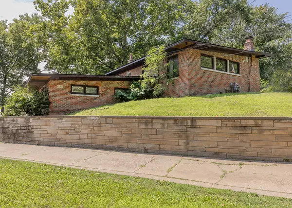 1325-1327 Clay ST, Davenport, IA 52804