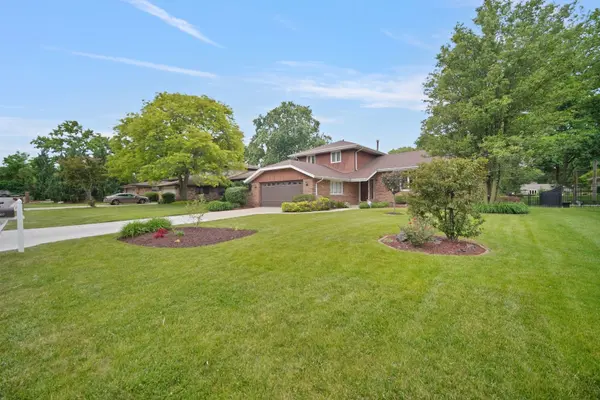 13060 S Cypress LN, Palos Heights, IL 60463