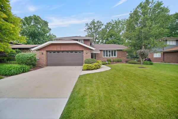 13060 S Cypress LN, Palos Heights, IL 60463