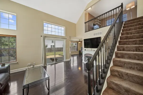 990 Pennwood LN, Bolingbrook, IL 60440