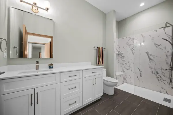 839 Madison ST #301, Oak Park, IL 60302
