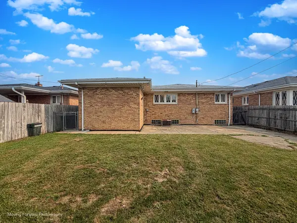 8517 W CARMEN AVE, Chicago, IL 60656