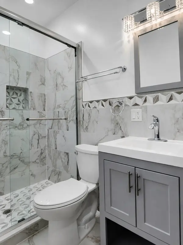 7431 S Paxton AVE #3A, Chicago, IL 60649