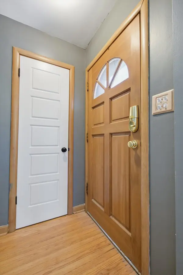 13 S School ST, Mount Prospect, IL 60056
