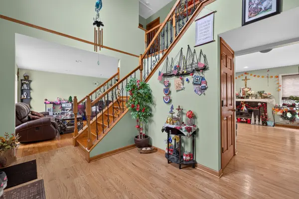 1162 HYANNIS CIR, Carol Stream, IL 60188
