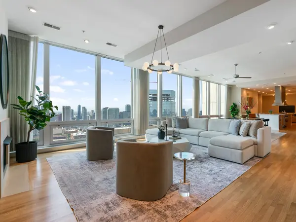 500 W Superior ST #2401, Chicago, IL 60654