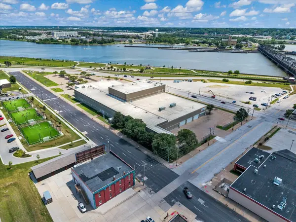 500 E 3rd ST, Davenport, IA 52801