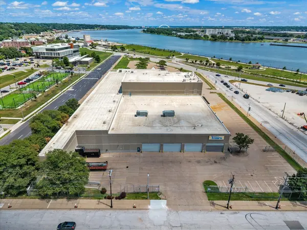 500 E 3rd ST, Davenport, IA 52801