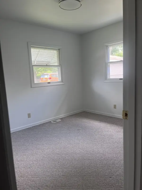 24 Marnel RD, Montgomery, IL 60538