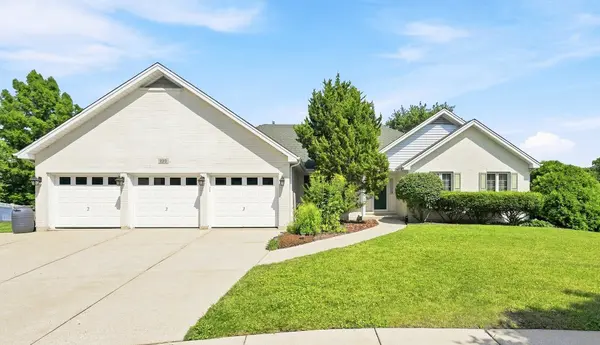 220 Rosewood CT,  Westmont,  IL 60559