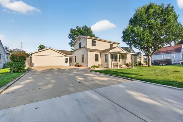 1712 Wilcox ST, Crest Hill, IL 60403