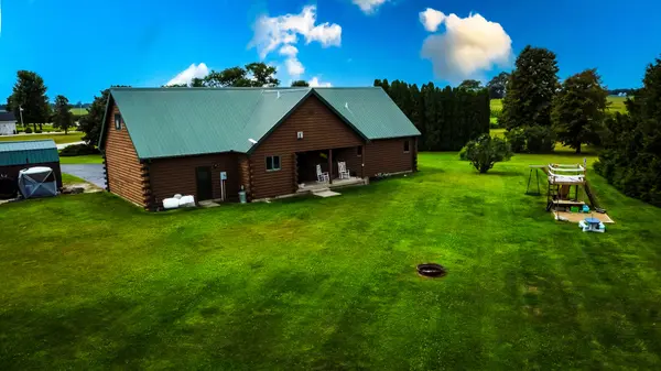 5 Corbett DR, Watseka, IL 60970