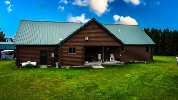 5 Corbett DR, Watseka, IL 60970