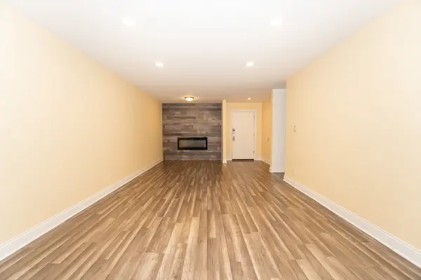 250 Old Oak DR #172, Buffalo Grove, IL 60089