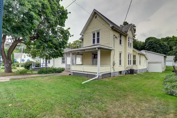 1019 Palmyra ST, Dixon, IL 61021