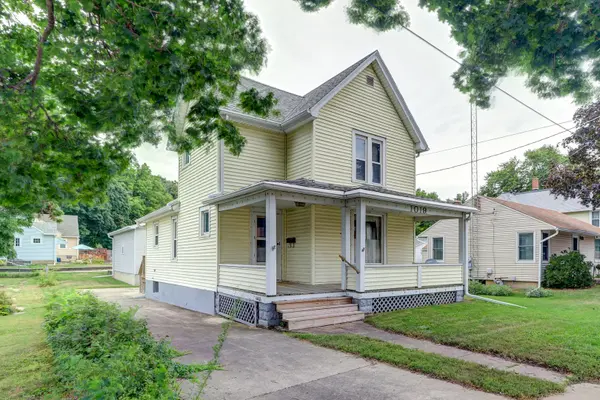 1019 Palmyra ST, Dixon, IL 61021