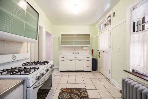 2430 W Greenleaf AVE #1, Chicago, IL 60645