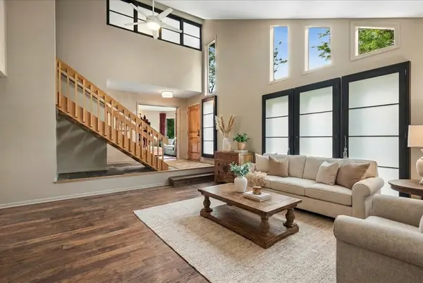 500 Parkview PL, Burr Ridge, IL 60527