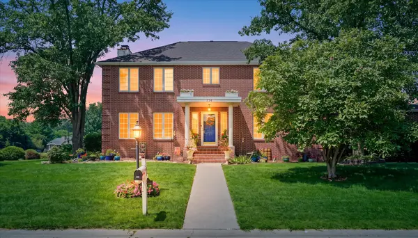 324 N Chaucer BLVD, Monticello, IL 61856