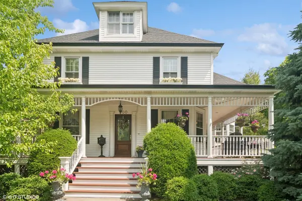 300 E Euclid AVE, Arlington Heights, IL 60004