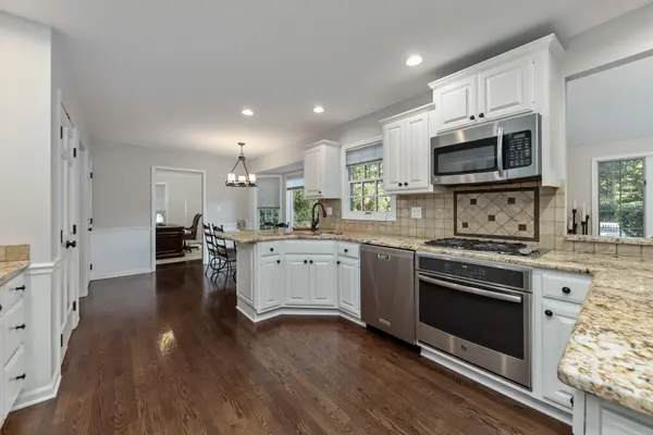 1177 Kenilworth CIR, Naperville, IL 60540