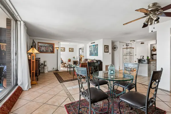 5855 N Sheridan RD #11J, Chicago, IL 60660