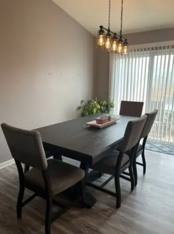 25 W Village CIR, Davenport, IA 52806
